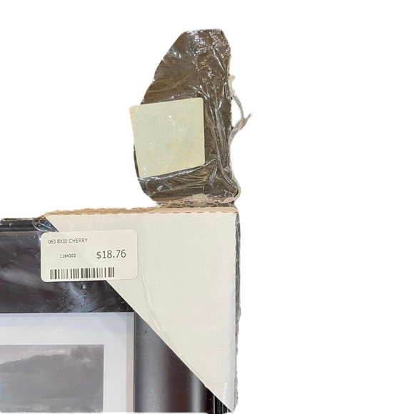 Brand New GEMLINE Cherry Wood 8 x 10 Wall Frame - Picture 5 of 9